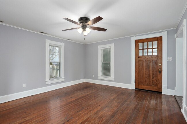 Building Photo - Charming Country Home — 4 Bed | 1 Bath | 1,500 Sq Ft
