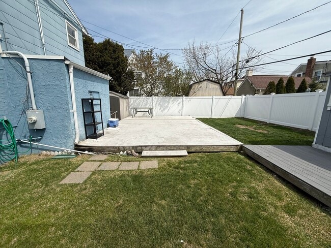 Building Photo - Spectacular 3 Bed/3 Bath Home in Long Beach!