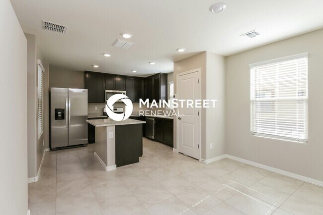 Building Photo - 4 Bedroom Pet-Friendly Home in Phoenix, AZ with Main Street Renewal