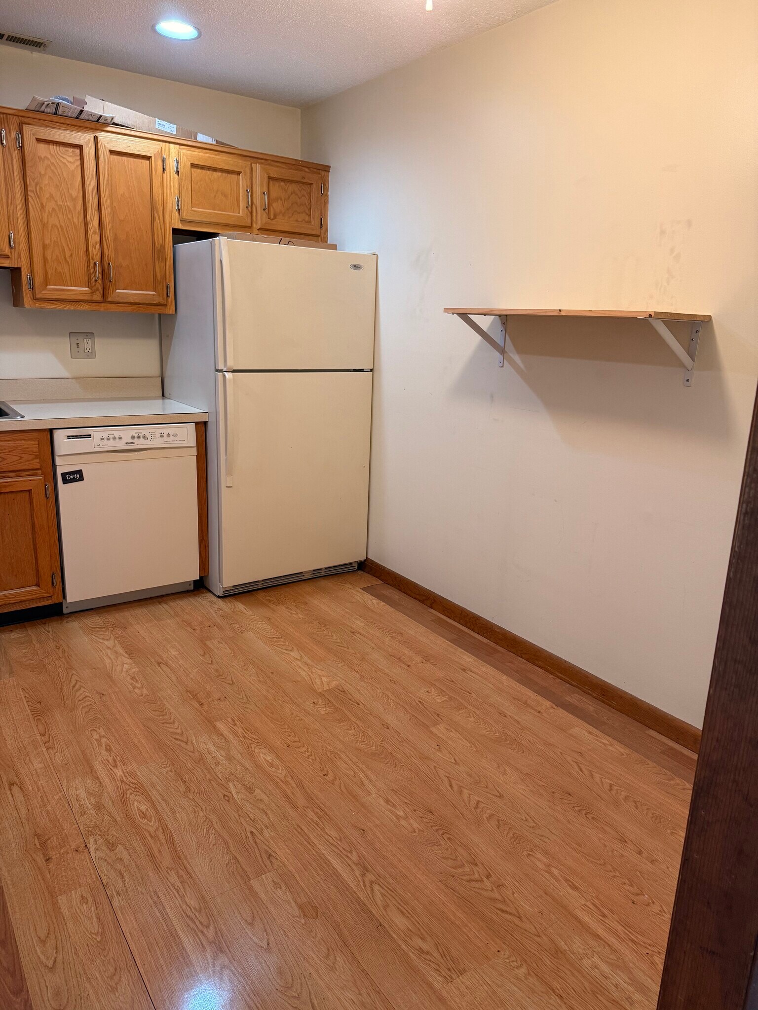 Kitchen - 166 Old Brookfield Rd