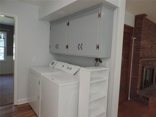 Building Photo - 3765 East Ave