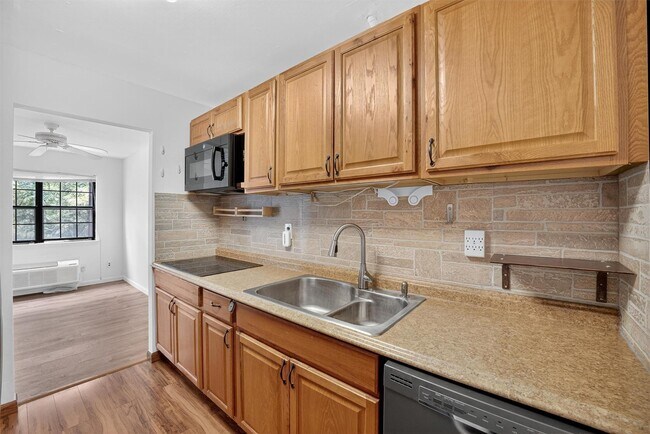 Building Photo - 424 Carpenter Ave