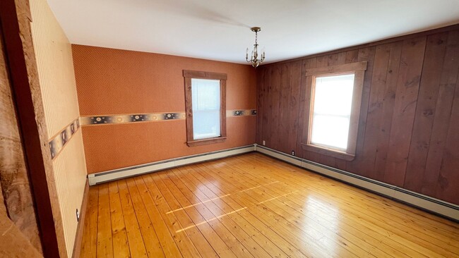 Building Photo - Gorgeous 3BR 1 Bathroom in Leominster