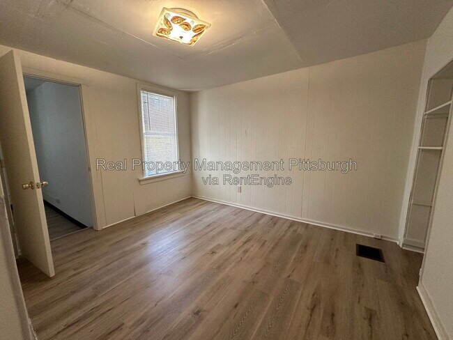 Building Photo - 208 Rolfe St