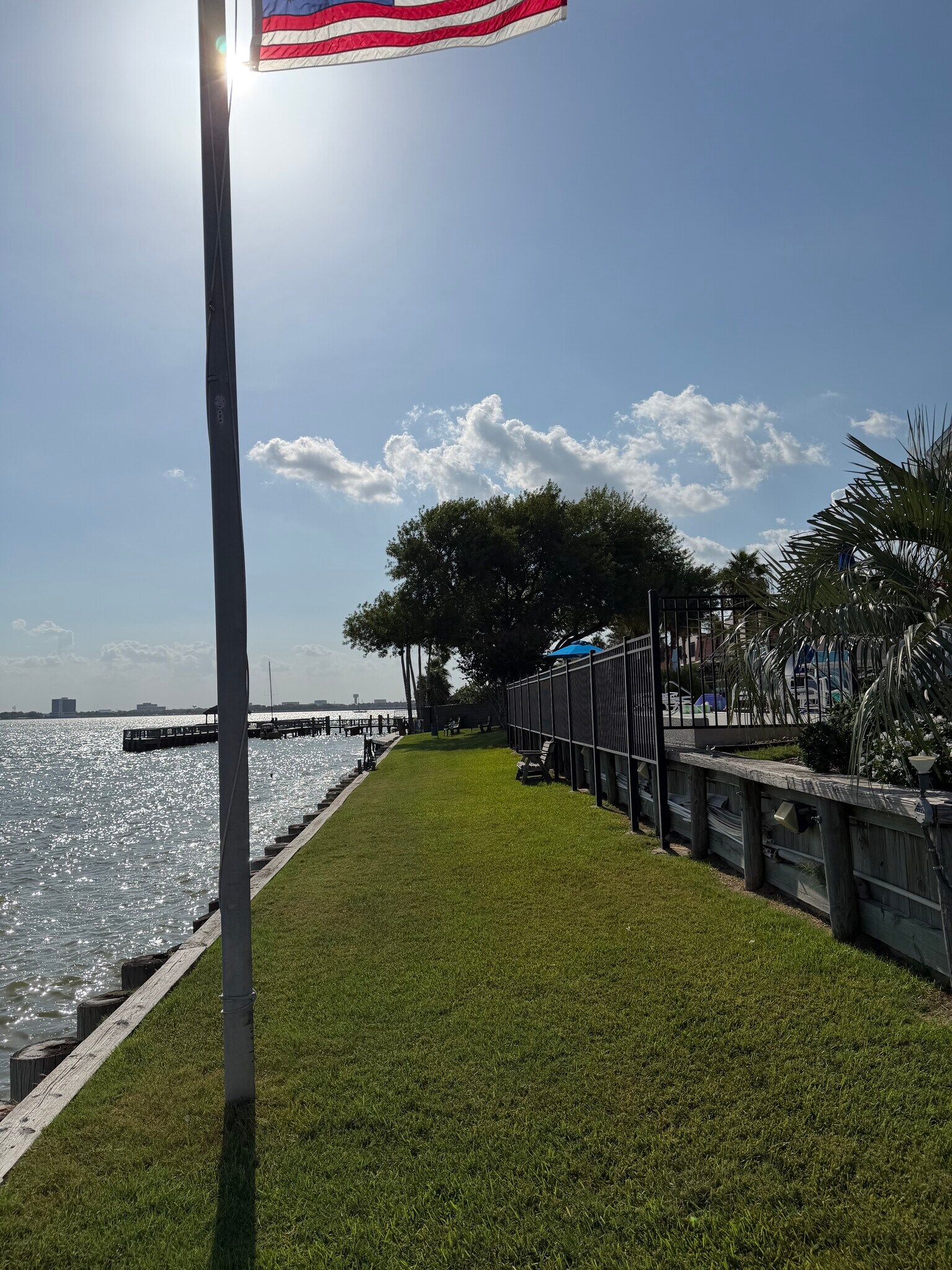 Building Photo - 104 Yacht Club Ln