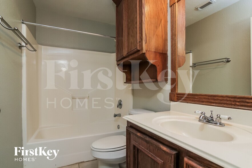Building Photo - 23015 Banquo Dr