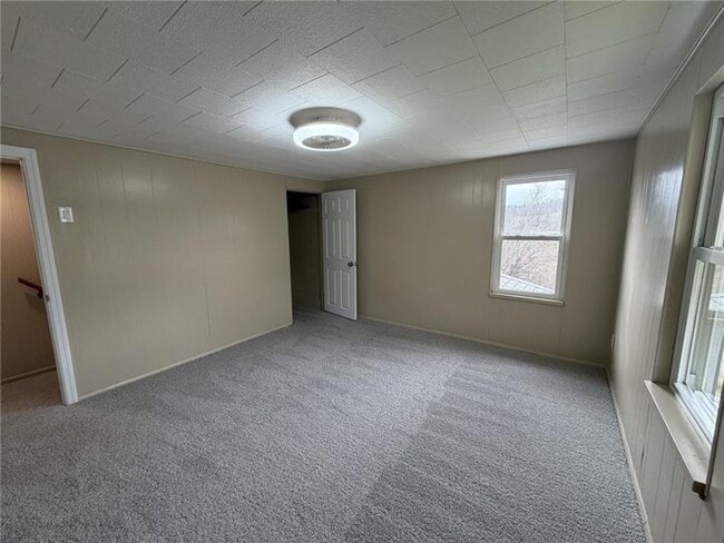 Building Photo - 1156 Eisenhower Dr