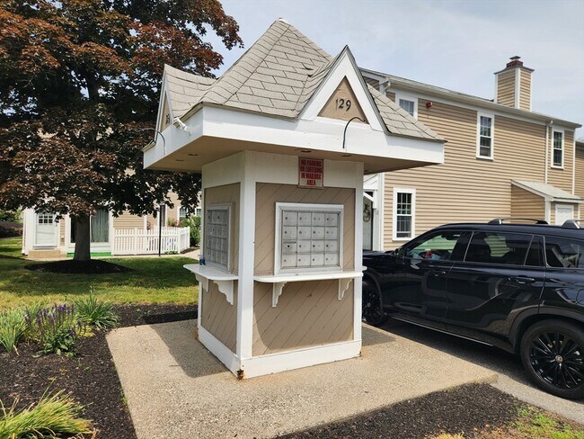 Building Photo - 129 Lowell St