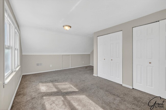 Building Photo - $1450 4 Bedrooms