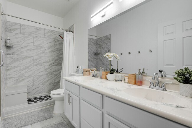 Building Photo - Fully Furnished Single-Story Gem – Spaciou...