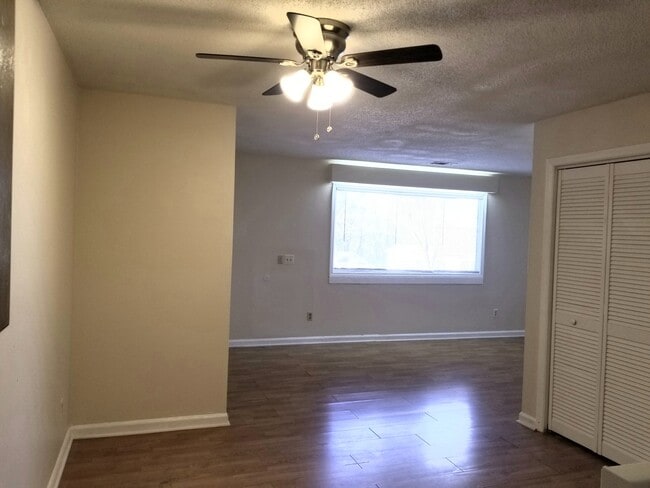 Building Photo - 411 Cattleman Dr NE