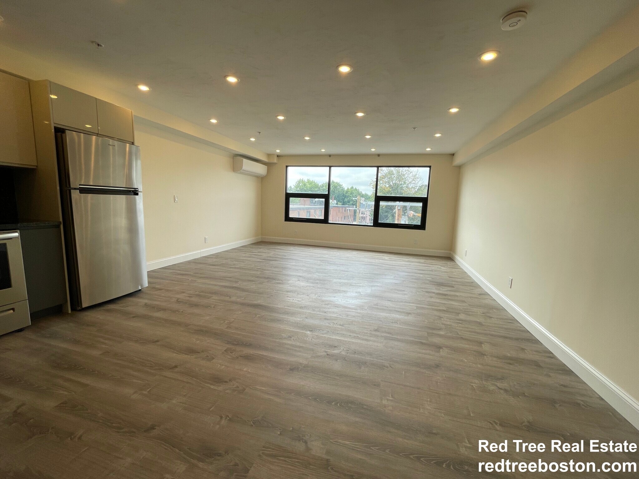 Building Photo - 1028a Commonwealth Ave