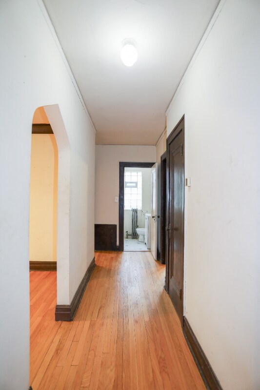 Building Photo - 2039 W Wellington Ave