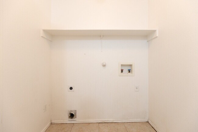 Building Photo - 491 Emerald Fields Ln