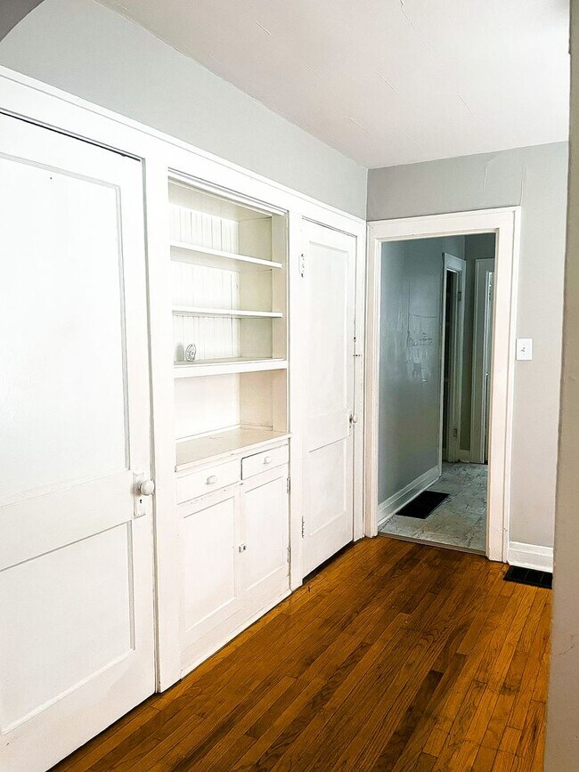 Building Photo - 1464-1466 N Chester Ave