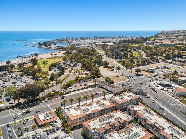 Building Photo - 3189 Doheny Way