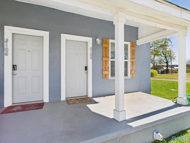 Building Photo - 2104 Levert St NE