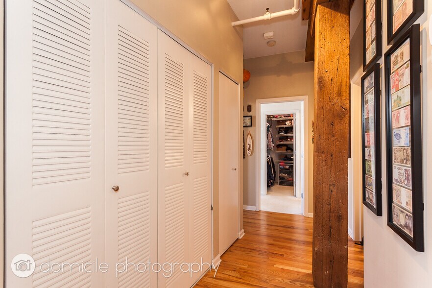 Building Photo - 1735 W Diversey Pkwy