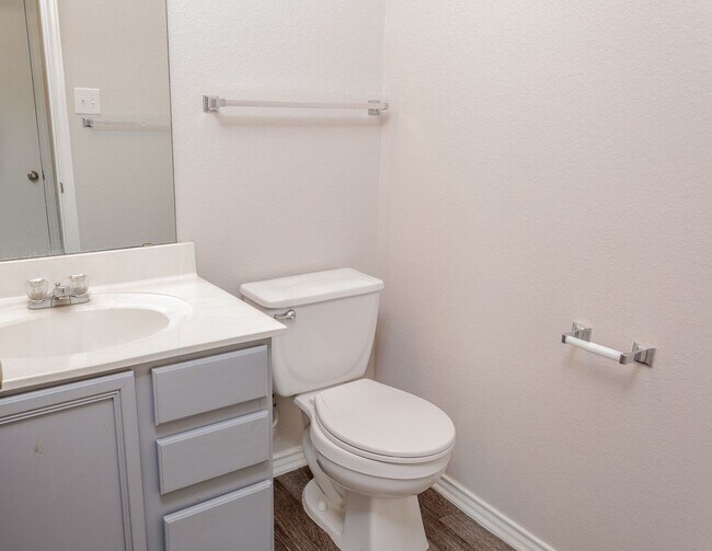 Building Photo - 2007 Rim Rock Dr