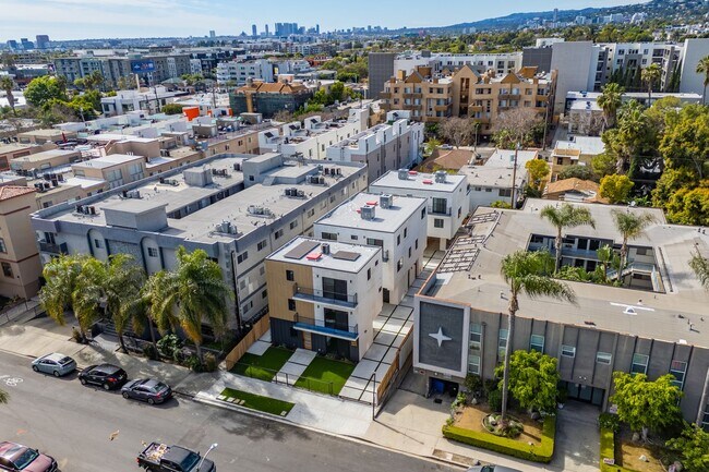 Building Photo - 1237 N Orange Dr