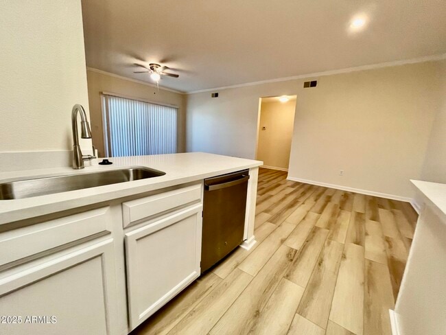 Building Photo - 16013 S Desert Foothills Pkwy