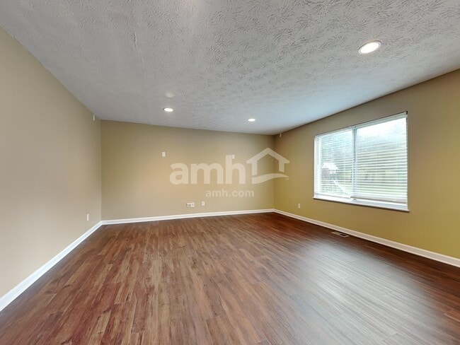 Building Photo - 150 Brittony Woods Dr