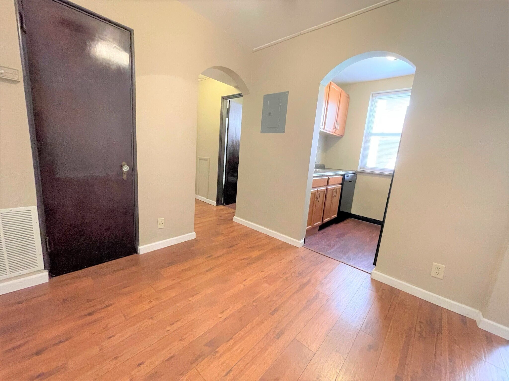 Building Photo - 5712 Phillips Ave