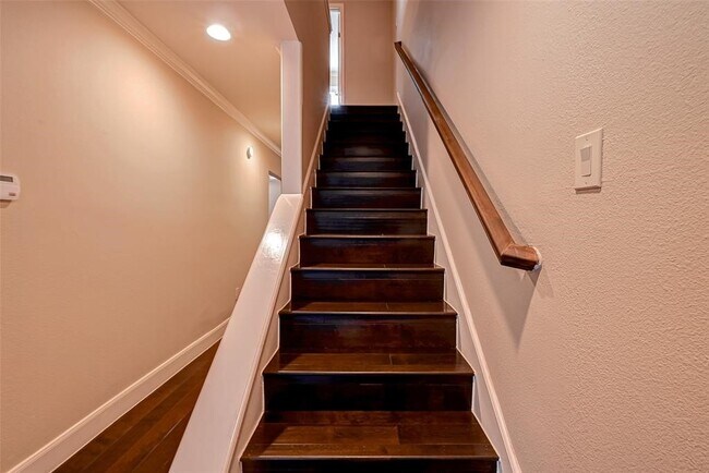 Building Photo - 1926 Augusta Dr