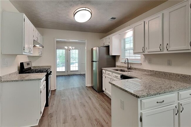 Building Photo - 5784 Shoal Creek Dr