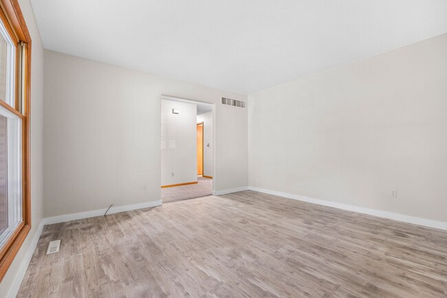 Building Photo - 3801 Pebble Ct