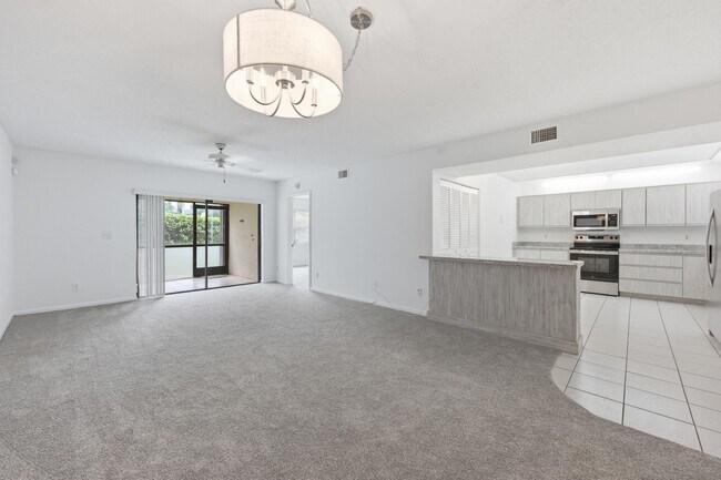 Building Photo - 9633 Riverside Dr