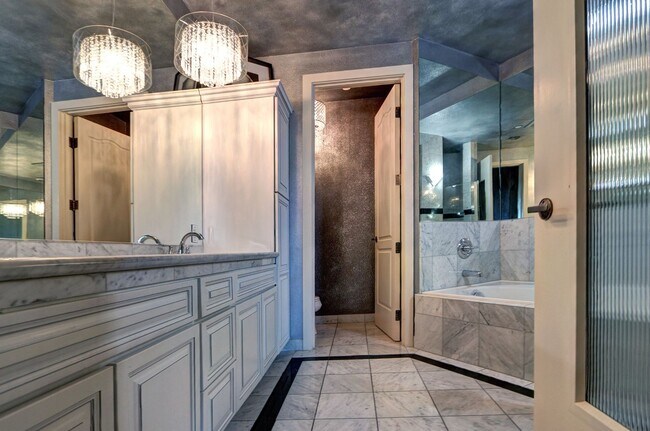 Building Photo - 360 E Desert Inn Rd