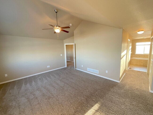 Building Photo - 4 Bedroom Home Available Near Londonderry Dr & Eastonville Rd!