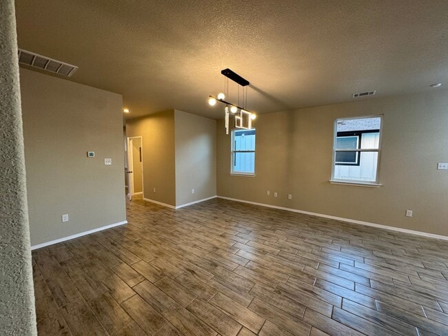 Building Photo - Bright & Spacious 3 Bedroom Home with Garage in Kyle