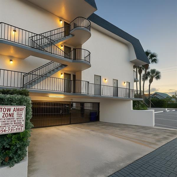 Building Photo - 4013 N Ocean Dr