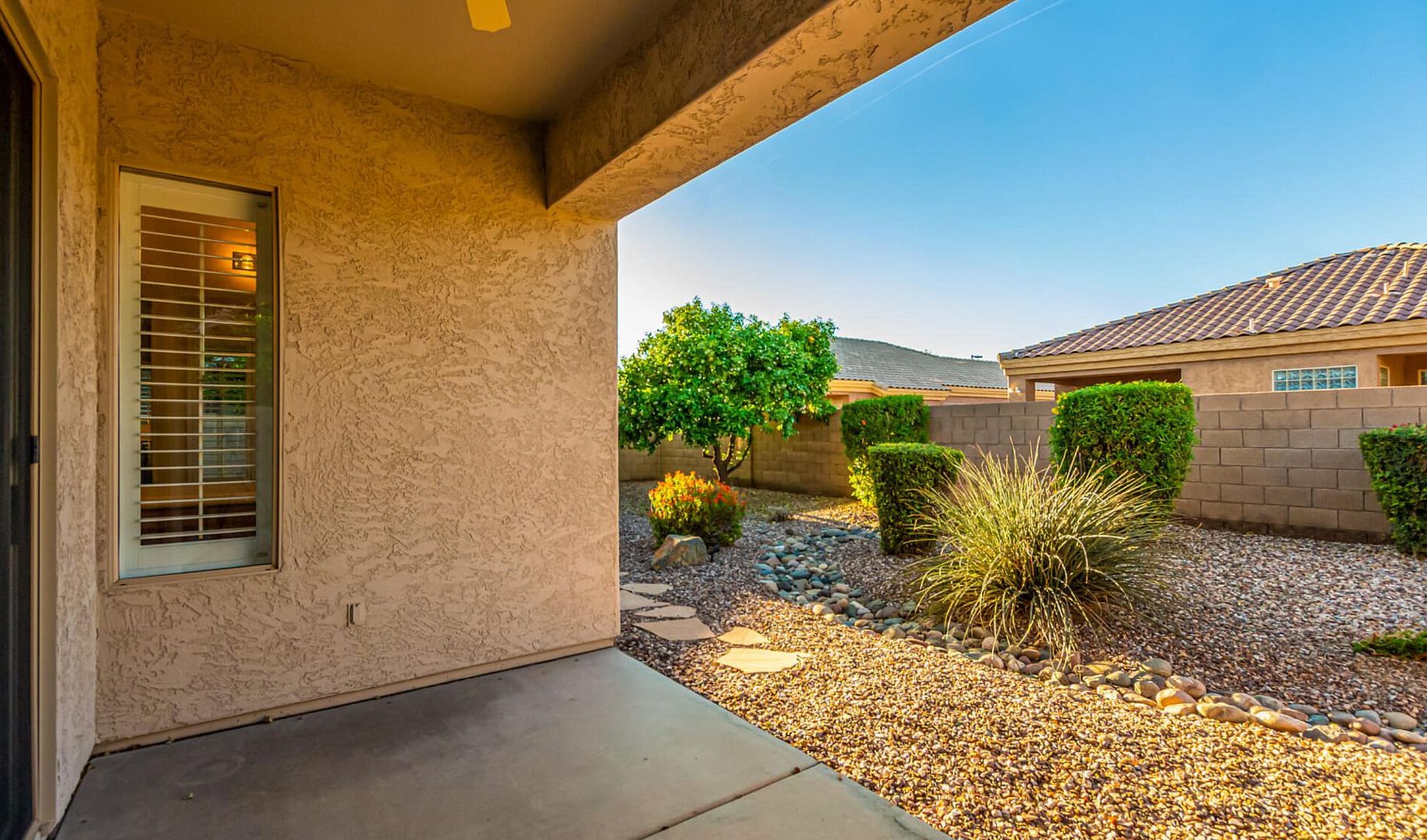 Building Photo - 892 W Raven Dr