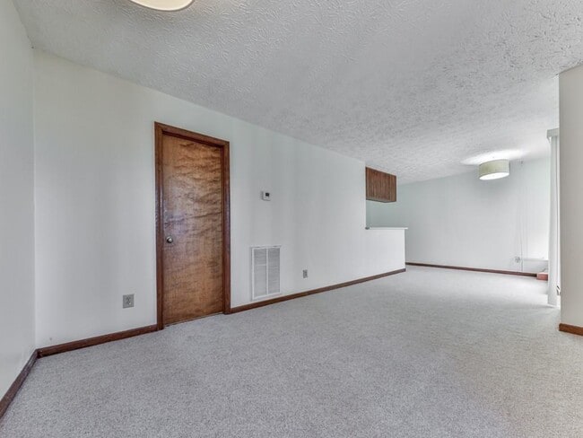 Building Photo - 1101 Fairway Oaks