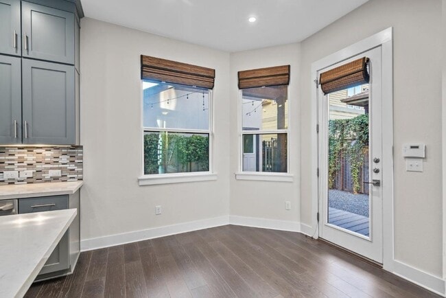 Building Photo - 1004 Banyon St