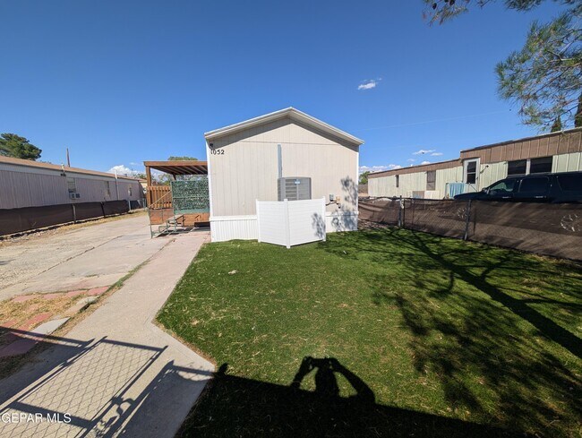 Building Photo - 1052 Macadamia Cir