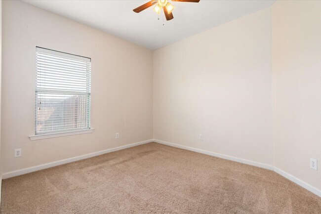 Building Photo - Upcoming Listing!