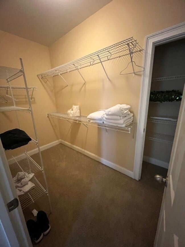 Building Photo - 2 bed 2.5 Condo- Great Location!
