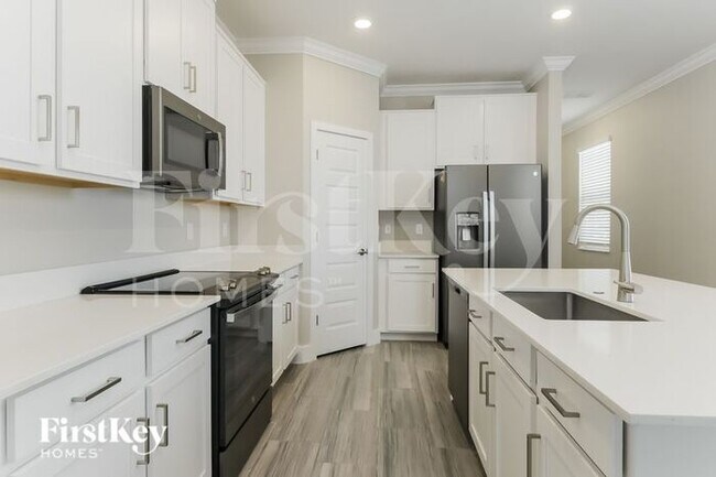 Building Photo - 9644 Little Bluestem Dr