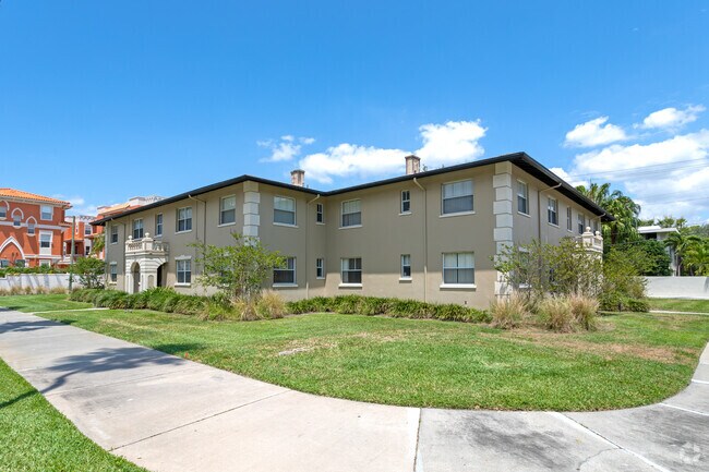 Primary Photo - 85 E Davis Blvd