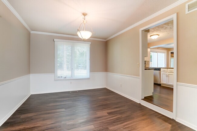 Building Photo - 5931 Spring Oak Ct