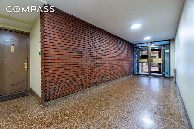 Building Photo - 205 2nd Ave