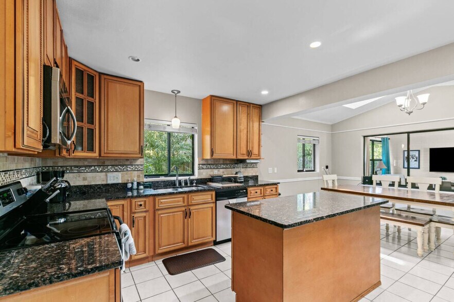 Building Photo - 1929 NW 7th Ln