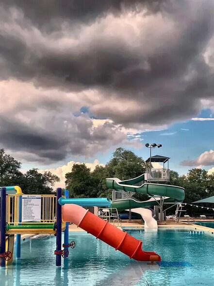 Building Photo - 2105 Zeppelin Dr