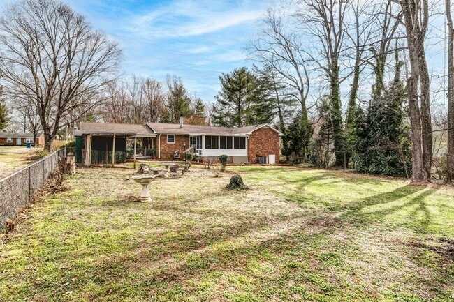 Building Photo - Northern Greensboro, Brick Ranch, Hardwood...