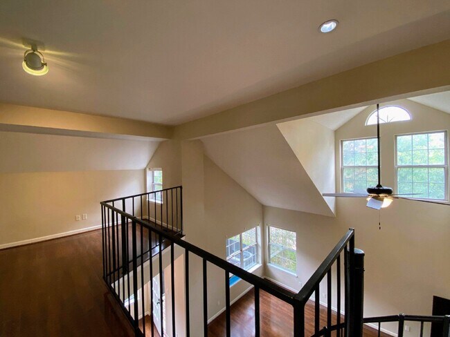 Building Photo - 6701 S Ivy Way