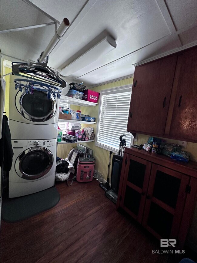 Building Photo - 5595 Virginia St